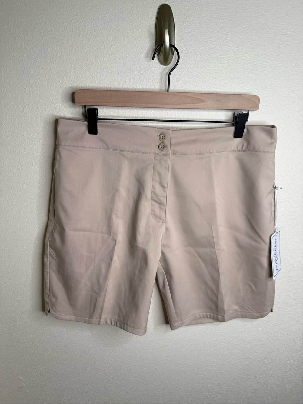 Lady Pinseeker Women's Golf Bermuda Shorts Tan Size 10 7" Inseam Pockets NWT